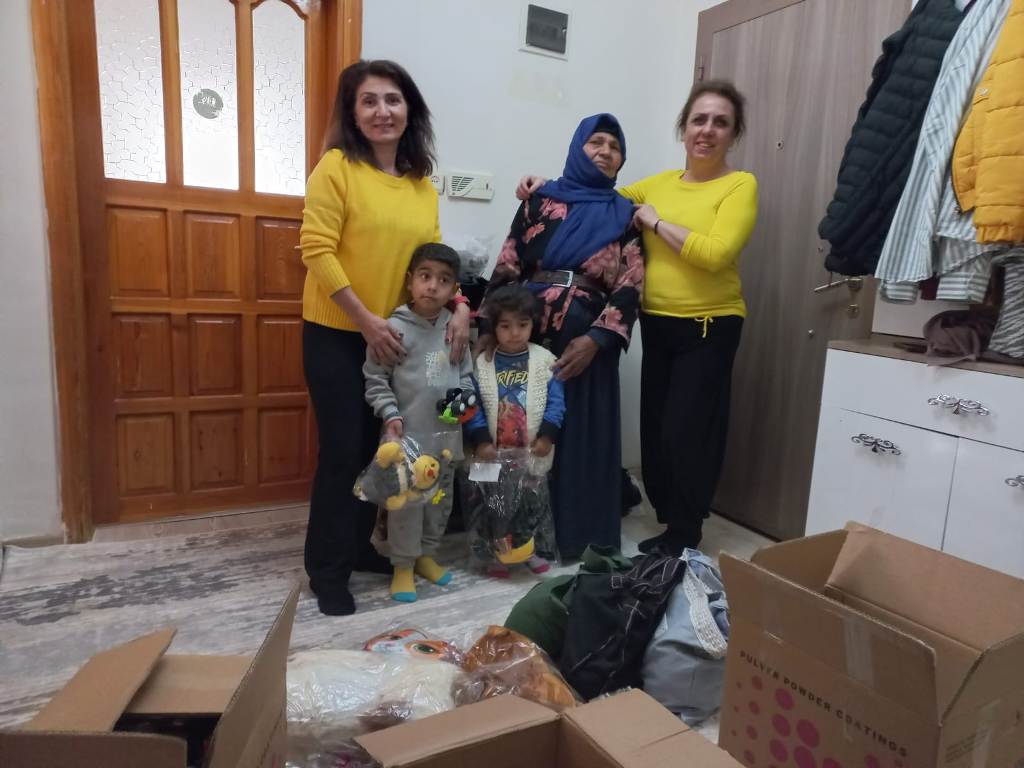 Kadıköy Belediyesi Koşuyolu Gönüllü Evi'nden depremzedelere destek