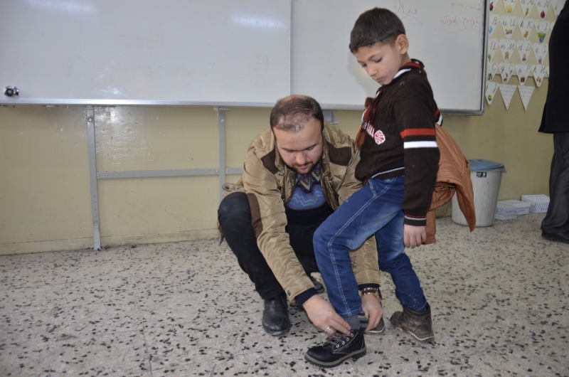 423 Suriyeli öğrenciye yardım