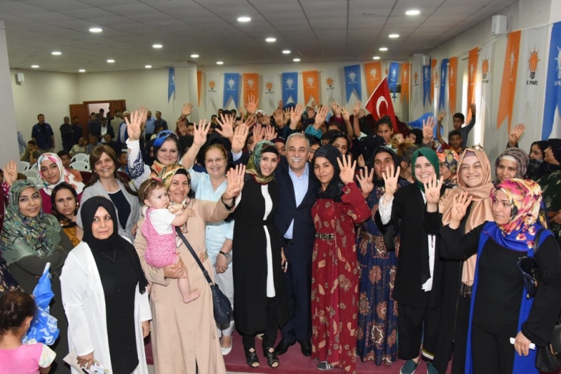 Bakan Fakıbaba ve Başkan Güven Akçakale’de yüzlerce kadınla buluştu