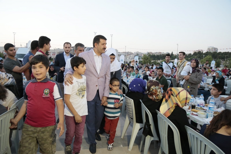 Eyyübiye Belediyesi ev sahipliğinde yetimlere iftar