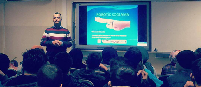 Siverekli Bilgisayar Mühendisi Girey, İzmir'de robotik kodlama semineri verdi