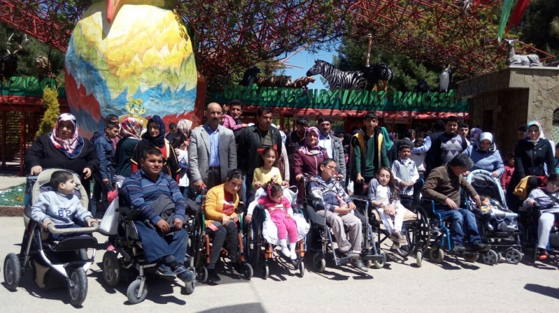 Siverekli engelli ailelerin çocukları doyasıya eğlendi