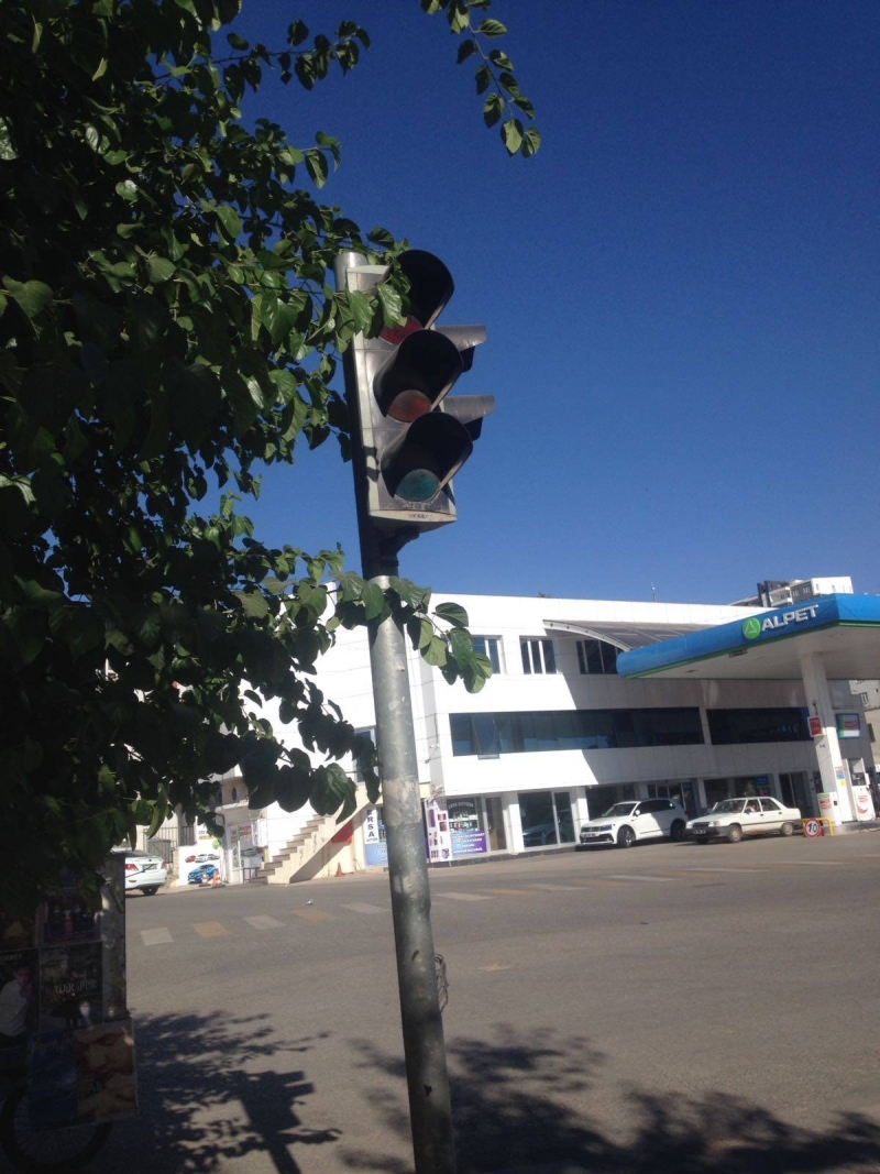 Siverek'te vatandaşların trafik ışıklarıyla imtahanı
