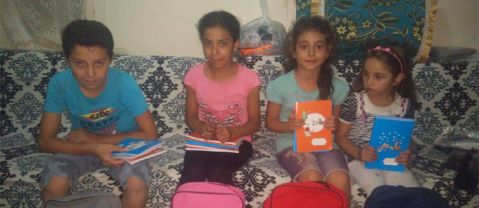 Suriyeli yetim çocuklara çanta ve kırtasiye yardımı