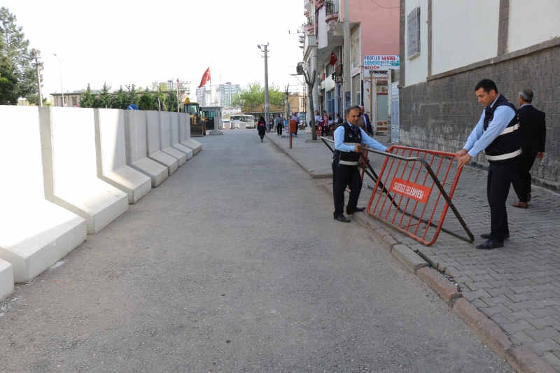 Vatandaşların ve esnafların talebini dikkate alan yetkililer caddeyi açtı